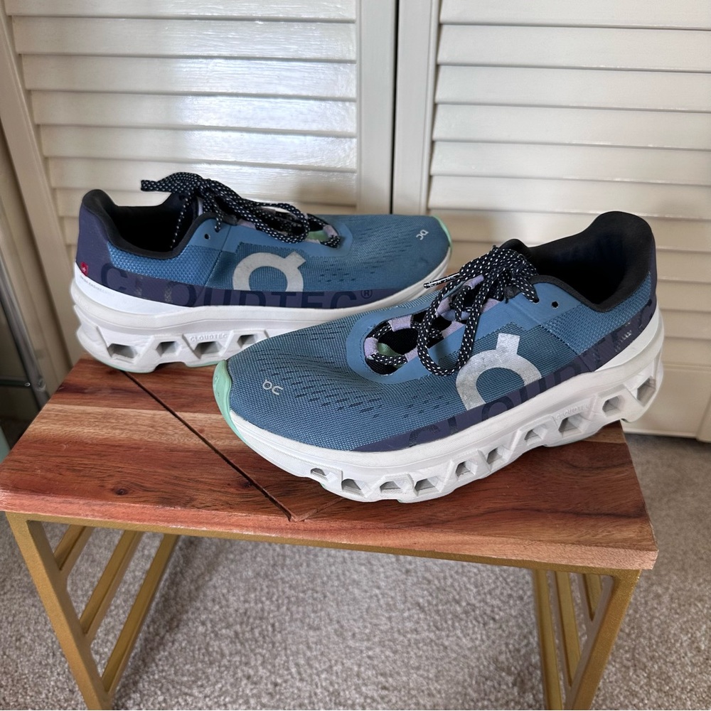 On Cloud Monsters Women size 9